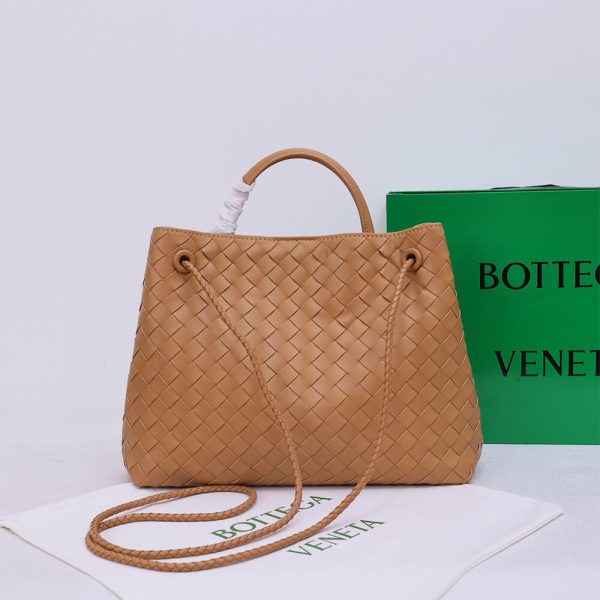 bo*te*ga Ve*ne*ta medium andiamo
